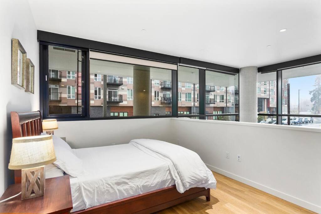 Airy And Open Corner Loft - 92 Walkscore Redmond Zewnętrze zdjęcie