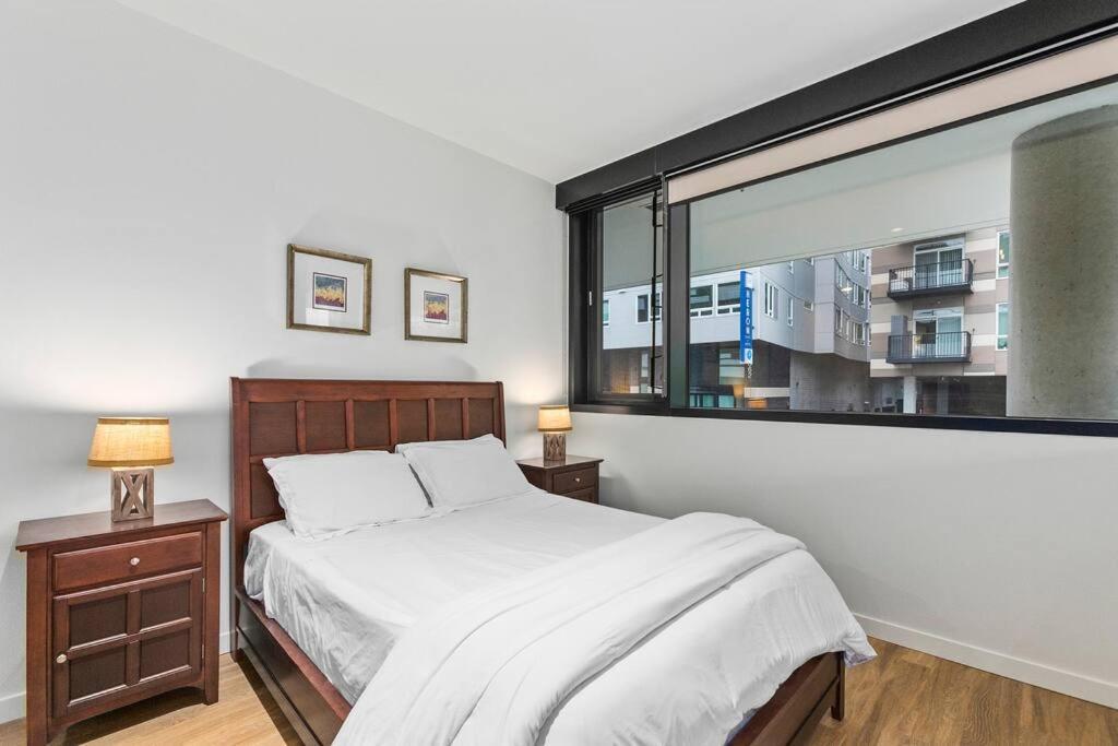 Airy And Open Corner Loft - 92 Walkscore Redmond Zewnętrze zdjęcie